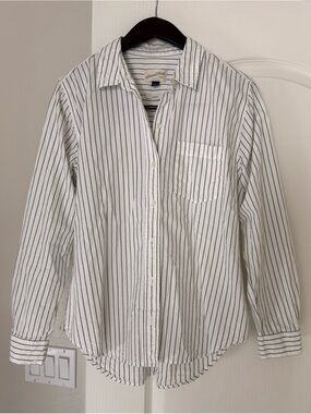 Universal Thread Classic Fit Button Up Shirt Size M White & Olive Green Striped